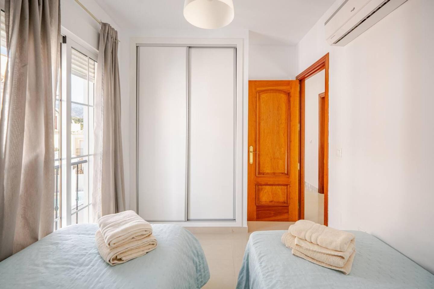 Villa Antonia Mar - Private & Heated Pool - Punta Lara نيرخا المظهر الخارجي الصورة